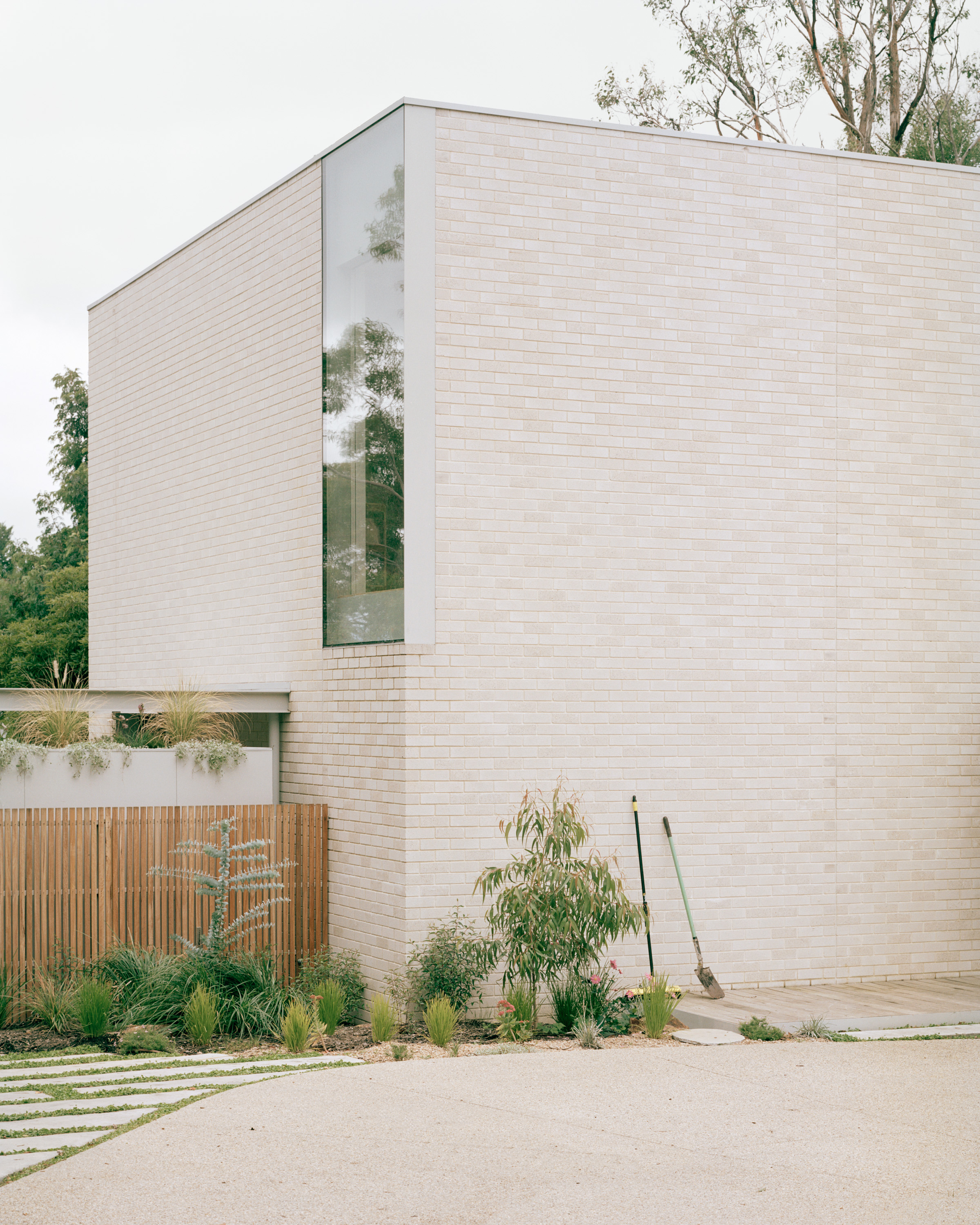 Vasey Pavilions. Ellul Architecture. Entrance. Brick. Blackbutt Battens. Shroud. Native garden